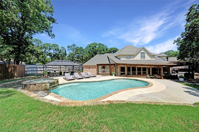 208 Wellington Oaks Place, Denton, TX 76210