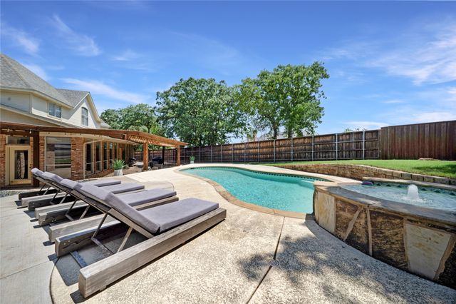 208 Wellington Oaks Place, Denton, TX 76210