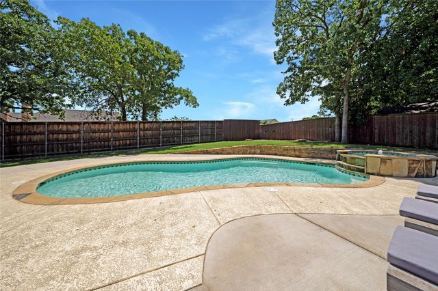 208 Wellington Oaks Place, Denton, TX 76210