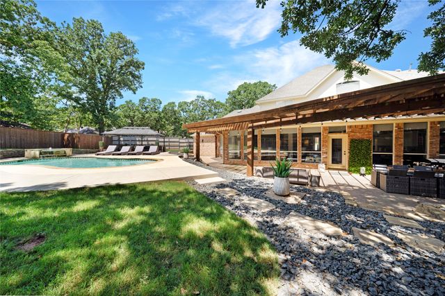 208 Wellington Oaks Place, Denton, TX 76210