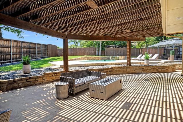 208 Wellington Oaks Place, Denton, TX 76210