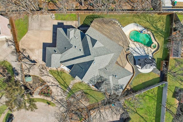 208 Wellington Oaks Place, Denton, TX 76210