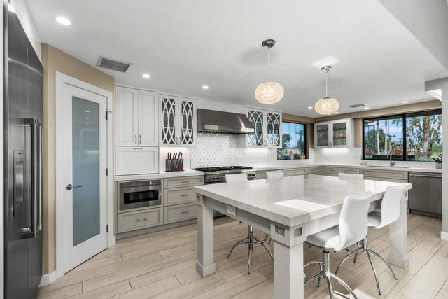 33 Medina Way, Rancho Mirage, CA 92270