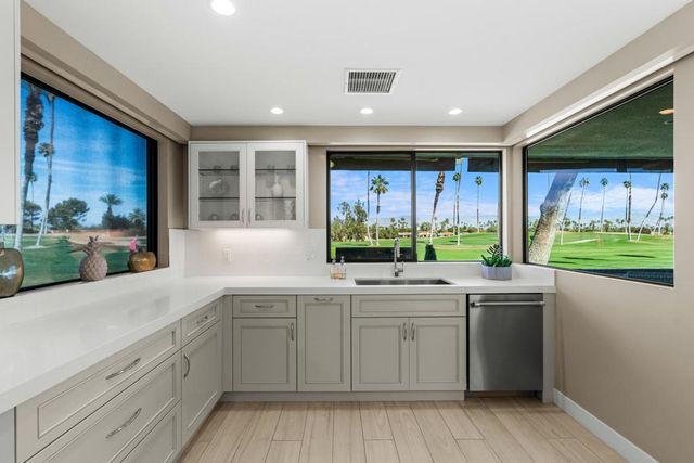 33 Medina Way, Rancho Mirage, CA 92270