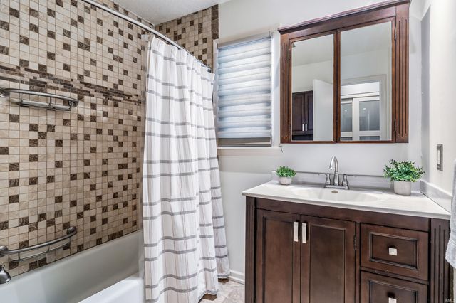 8109 Imperial Plaza Drive, Fort Wayne, IN 46835