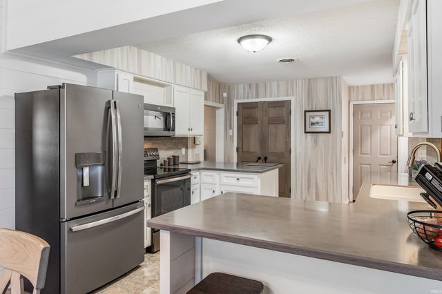 8109 Imperial Plaza Drive, Fort Wayne, IN 46835