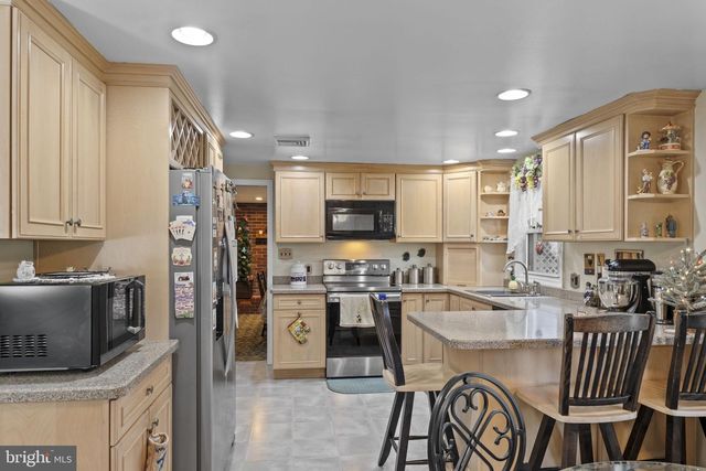421 E RELIANCE RD, Telford, PA 18969