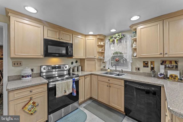 421 E RELIANCE RD, Telford, PA 18969