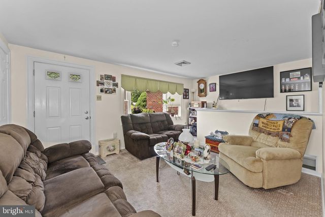 421 E RELIANCE RD, Telford, PA 18969