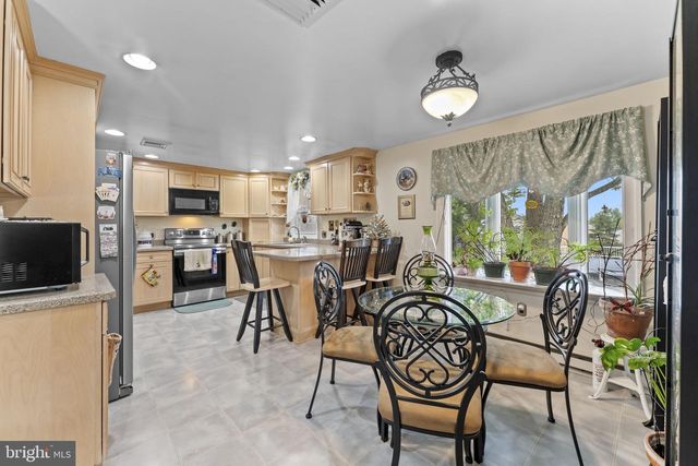 421 E RELIANCE RD, Telford, PA 18969