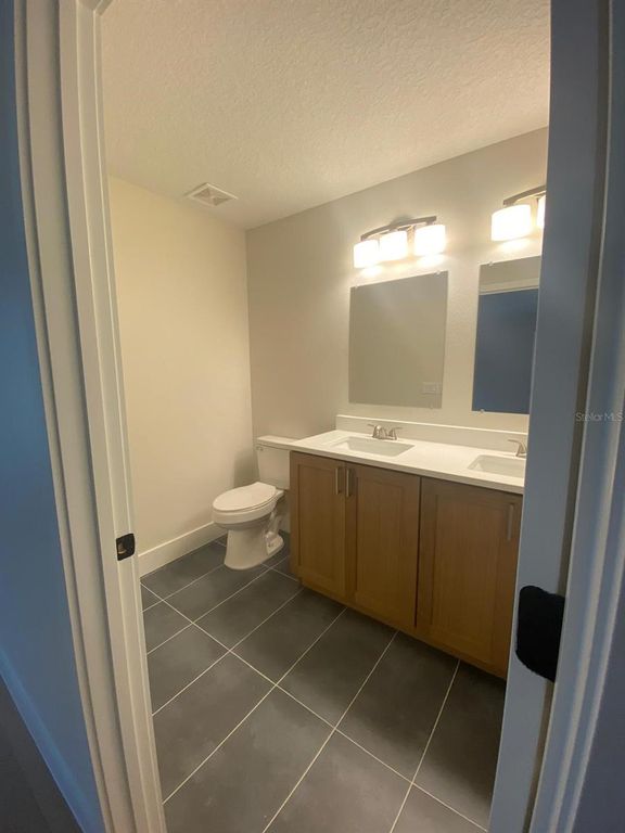 Image 15 of property listing at 895 S CEDAR AVENUE, Orange City, FL 32763