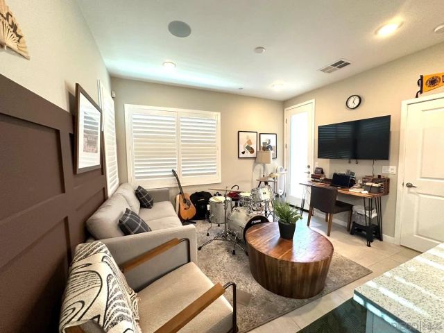 13085 Olympus Cir 2, Poway, CA 92064