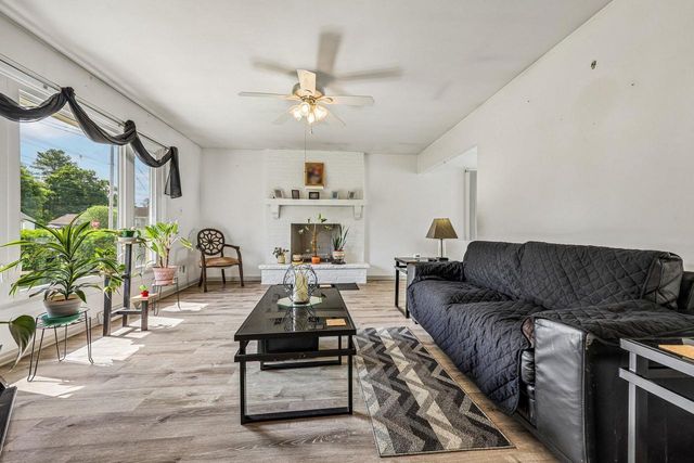 N1359 Moss DRIVE, Genoa City, WI 53128