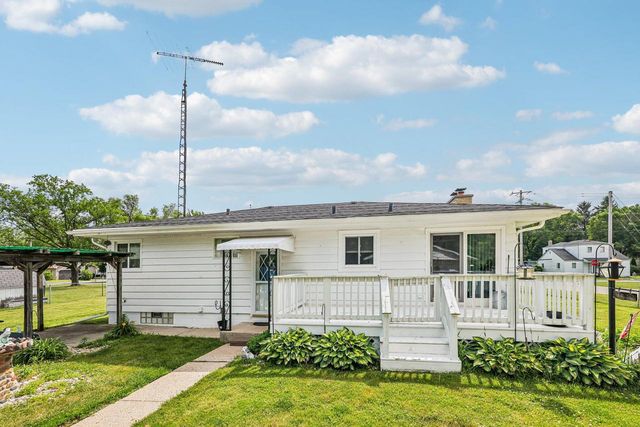 N1359 Moss DRIVE, Genoa City, WI 53128