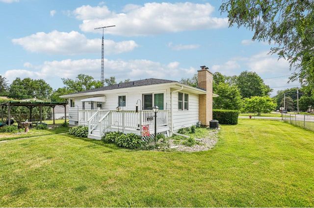 N1359 Moss DRIVE, Genoa City, WI 53128
