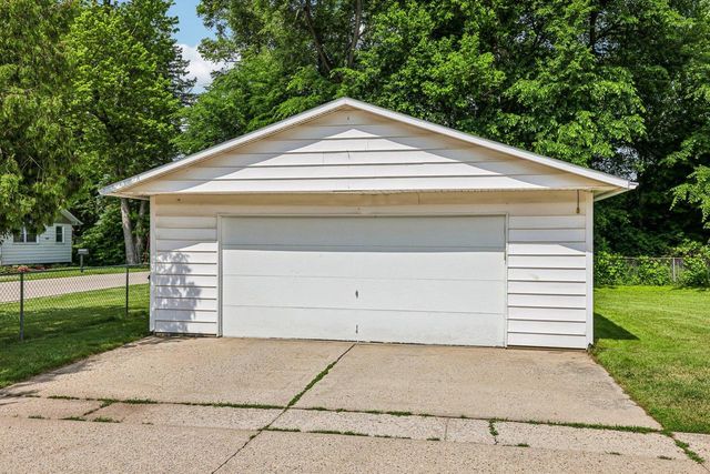 N1359 Moss DRIVE, Genoa City, WI 53128