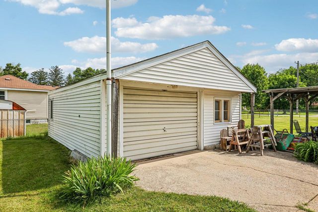 N1359 Moss DRIVE, Genoa City, WI 53128