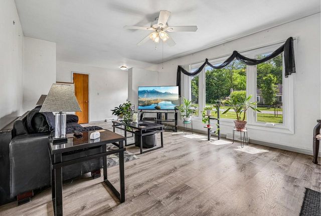 N1359 Moss DRIVE, Genoa City, WI 53128
