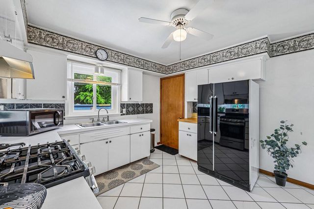 N1359 Moss DRIVE, Genoa City, WI 53128