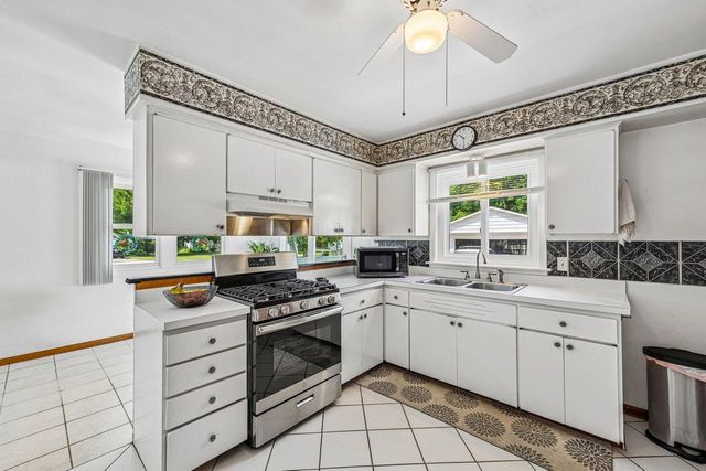 N1359 Moss DRIVE, Genoa City, WI 53128