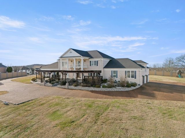 201 Vineyard Way, Lebanon, TN 37087