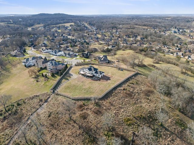 201 Vineyard Way, Lebanon, TN 37087