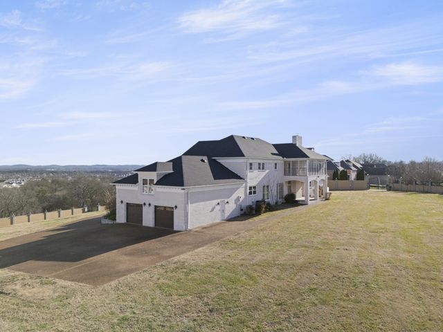 201 Vineyard Way, Lebanon, TN 37087