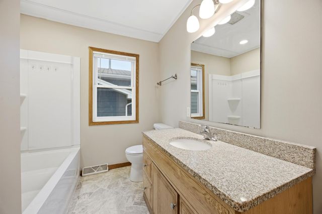 1316 8th Street N, Fargo, ND 58102