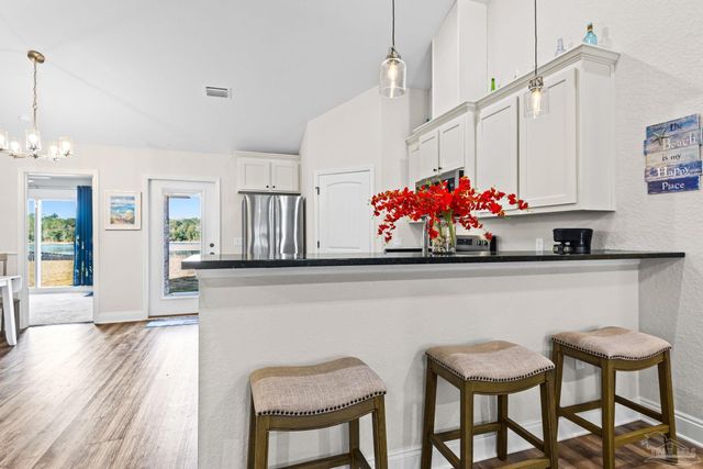 7911 Twin Lake Dr, Milton, FL 32583