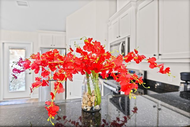 7911 Twin Lake Dr, Milton, FL 32583