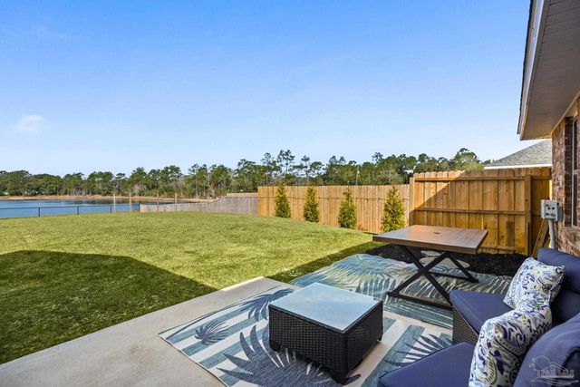 7911 Twin Lake Dr, Milton, FL 32583