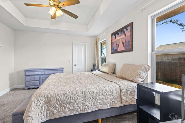 7911 Twin Lake Dr, Milton, FL 32583