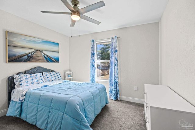 7911 Twin Lake Dr, Milton, FL 32583