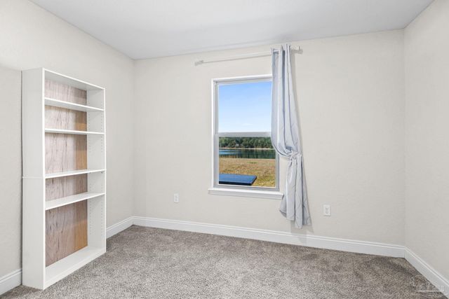 7911 Twin Lake Dr, Milton, FL 32583