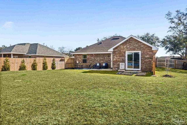 7911 Twin Lake Dr, Milton, FL 32583