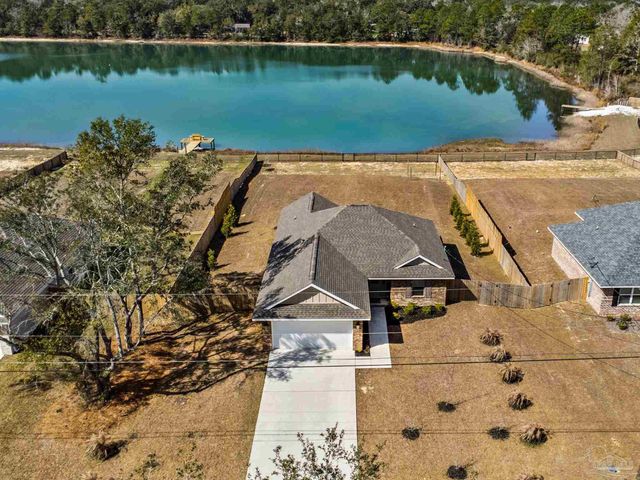 7911 Twin Lake Dr, Milton, FL 32583