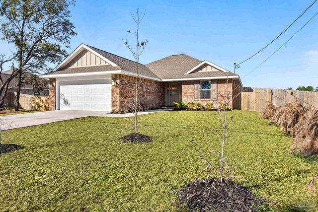 7911 Twin Lake Dr, Milton, FL 32583