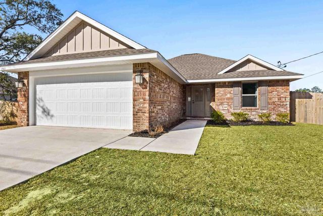 7911 Twin Lake Dr, Milton, FL 32583