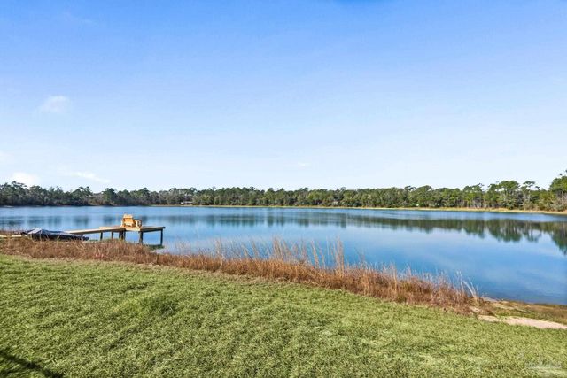 7911 Twin Lake Dr, Milton, FL 32583