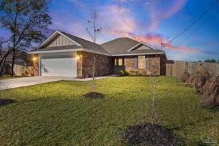 7911 Twin Lake Dr, Milton, FL 32583