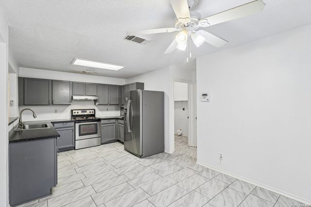 21927 Pelican Creek, San Antonio, TX 78258