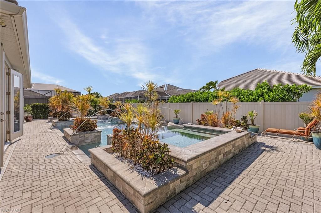 Image 24 of property listing at 2736 Lambay CT, Cape Coral, FL 33991
