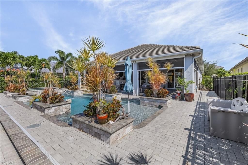 Image 27 of property listing at 2736 Lambay CT, Cape Coral, FL 33991