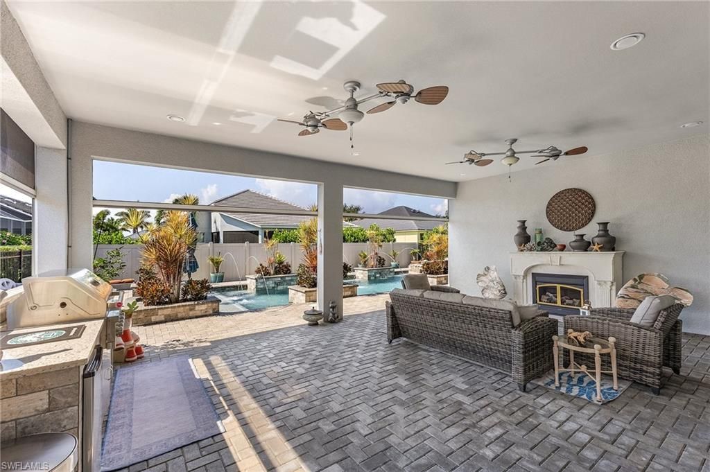 Image 30 of property listing at 2736 Lambay CT, Cape Coral, FL 33991