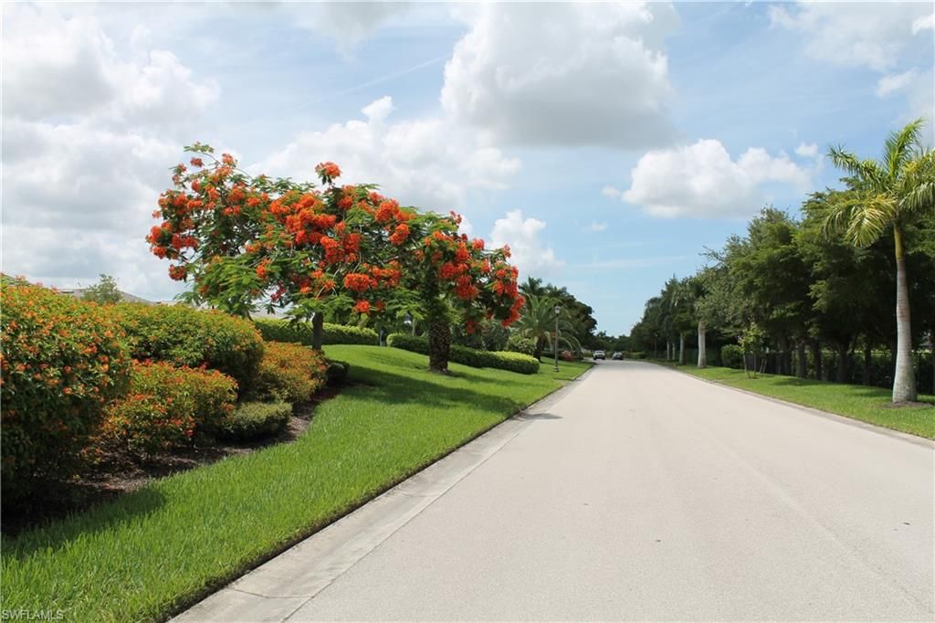 Image 32 of property listing at 2736 Lambay CT, Cape Coral, FL 33991