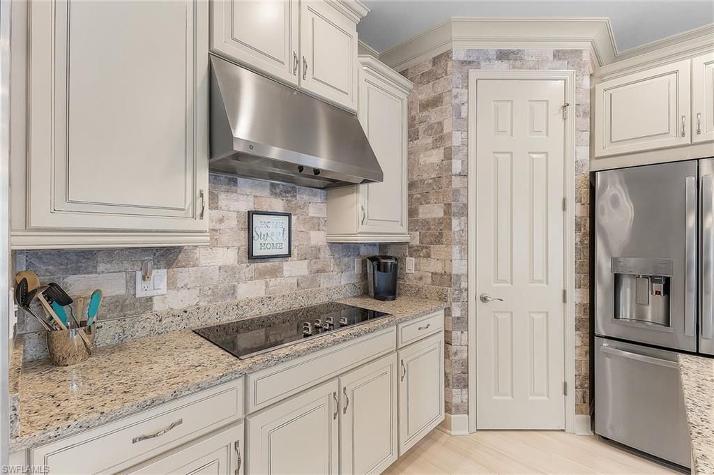 Image 9 of property listing at 2736 Lambay CT, Cape Coral, FL 33991