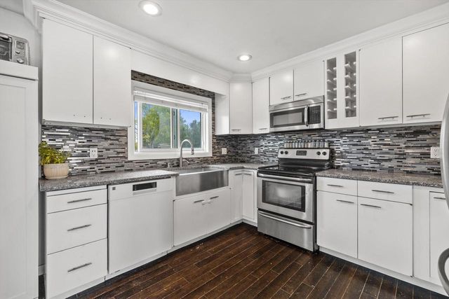 1411 Spring Valley DRIVE, Racine, WI 53405