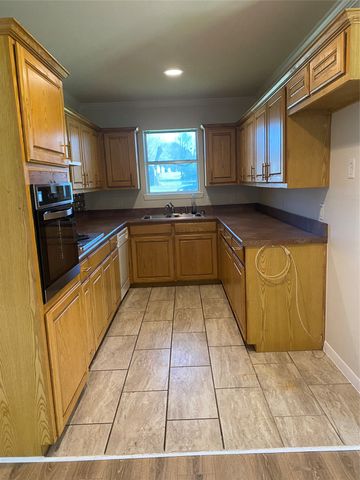 1315 Willow Creek Drive, Lancaster, TX 75146