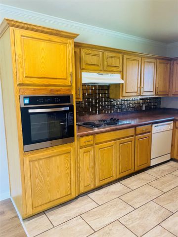 1315 Willow Creek Drive, Lancaster, TX 75146