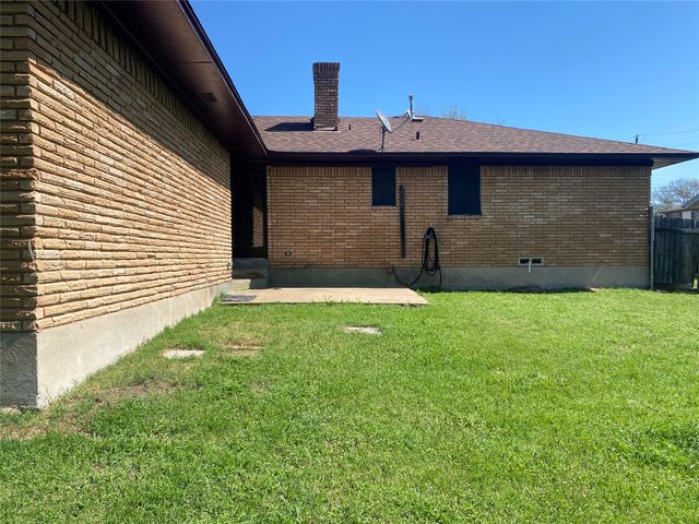 1315 Willow Creek Drive, Lancaster, TX 75146